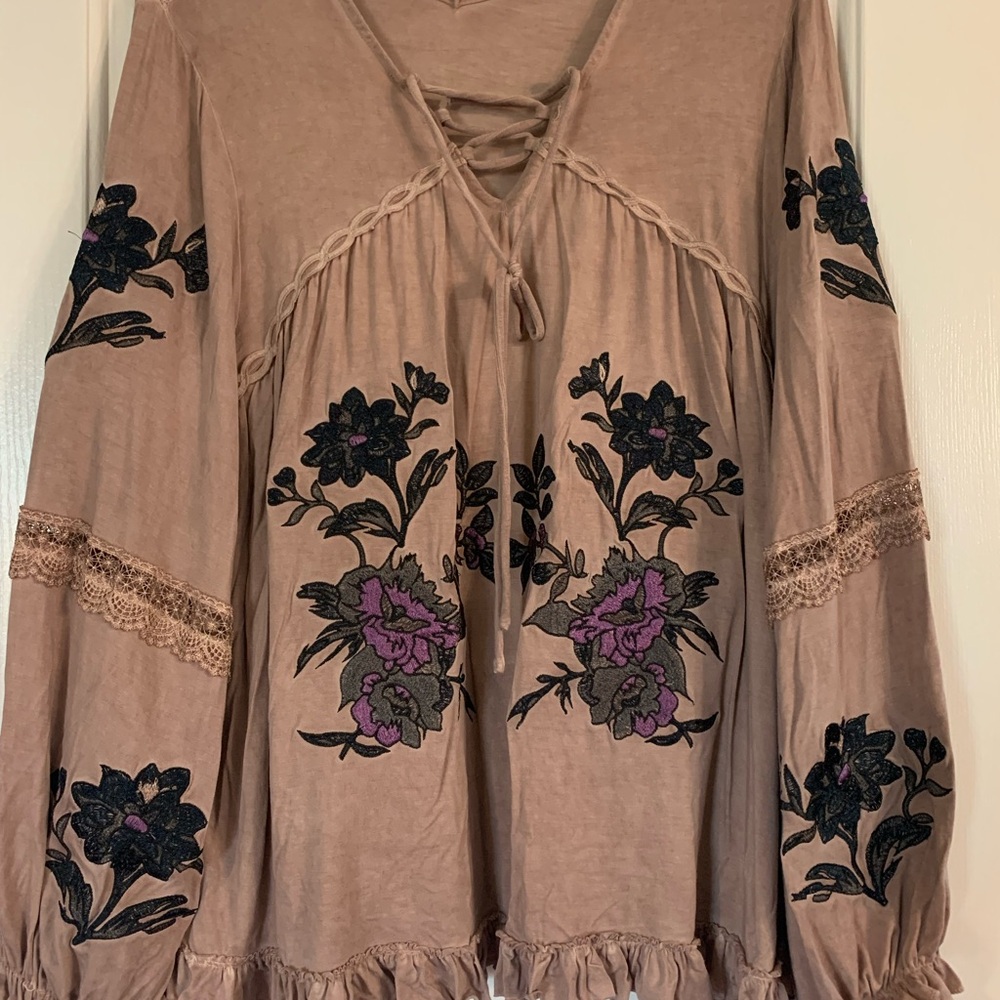 Boutique embroidered peasant style blouse by POL clothing.